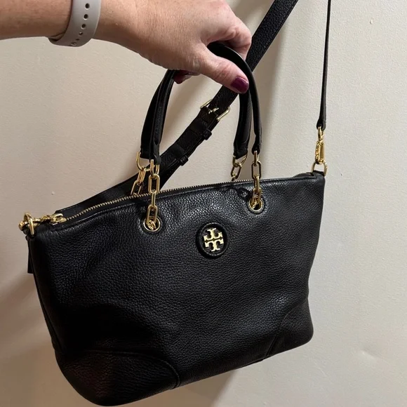 Tory Burch Black Leather Shoulder Bag with Gold Details - Picture 7 of 7